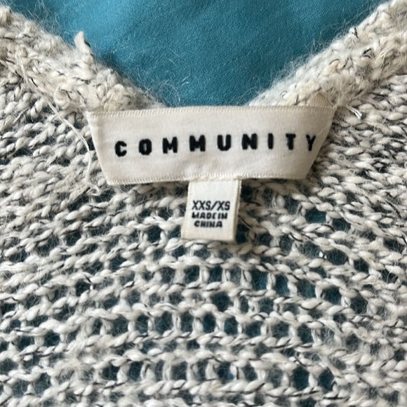 Community cape/cardi - Picture 2 of 2